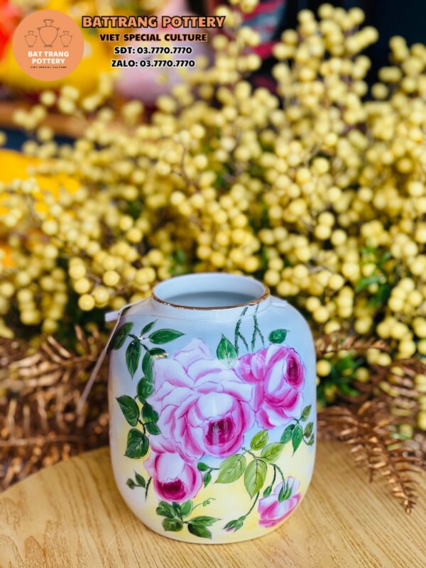 Lu Bé Vẽ Hoa Hồng